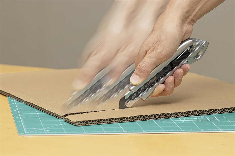 OLFA  18 мм, с сегментированным лезвием, нож (OL-LTD-AL-LFB) OL-LTD-AL-LFB