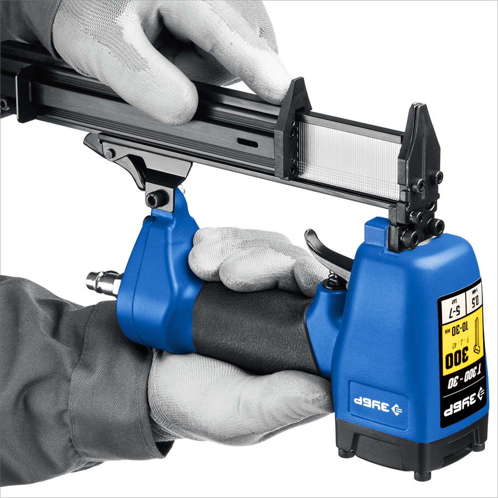 ЗУБР  Т300-30 пневматический нейлер для гвоздей 18Ga, тип 300 (10-30 мм), Профессионал (31932) 31932