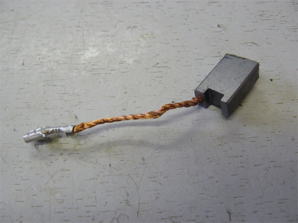 Щетка графитовая (пара) 7х12х19 U503-181-045-W U503-181-045-W