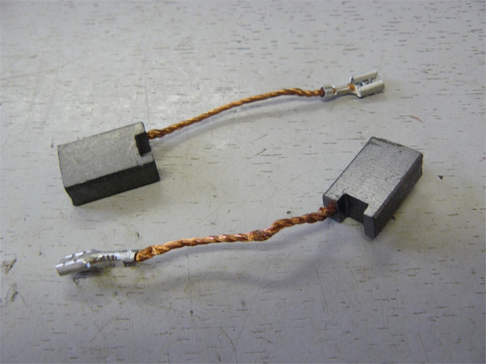 Щетка графитовая (пара) 7х12х19 U503-181-045-W U503-181-045-W